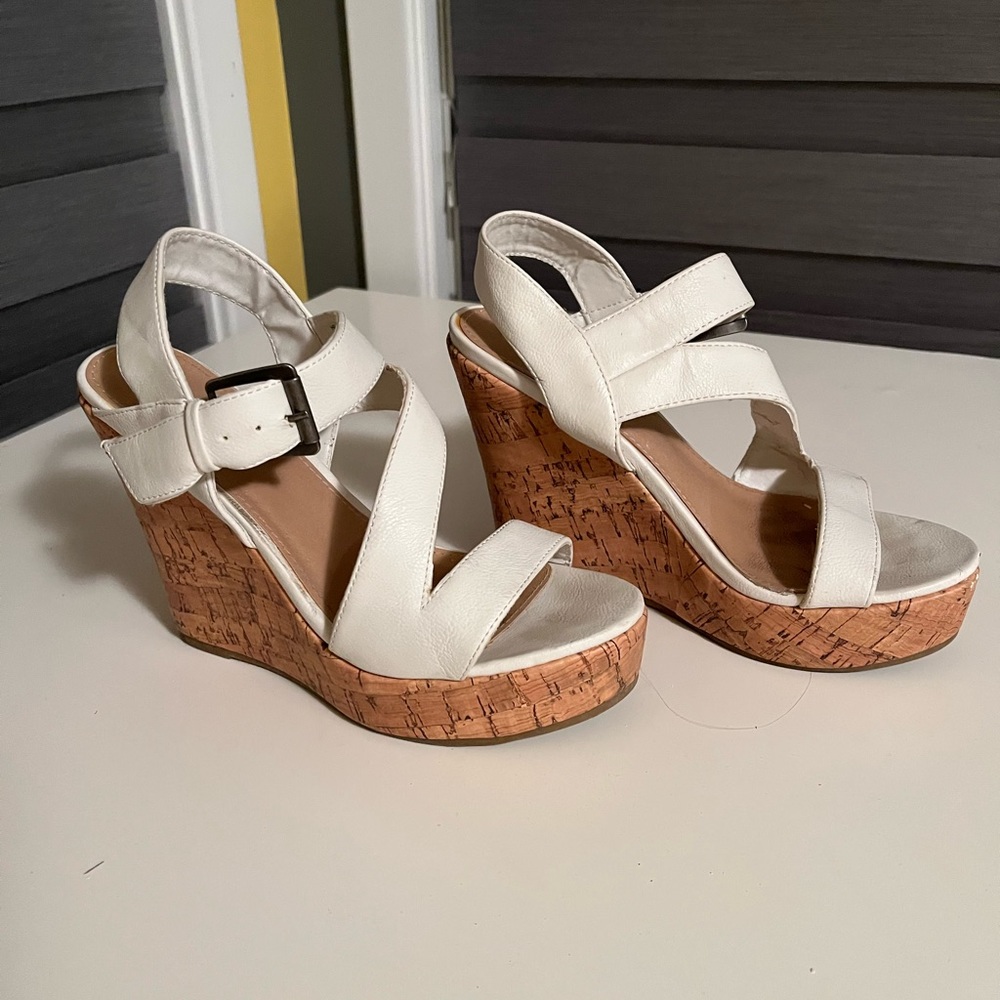 Rampage Helman White Leather Strappy Sandals. Size 6.5